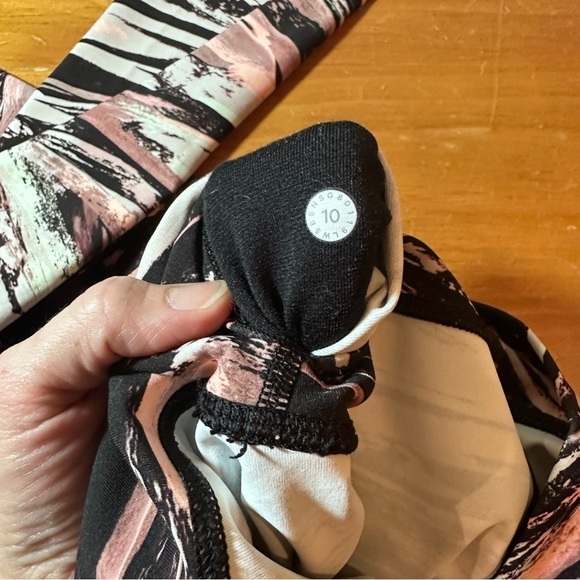 Women’s Lululemon Leggings - Picture 8 of 8